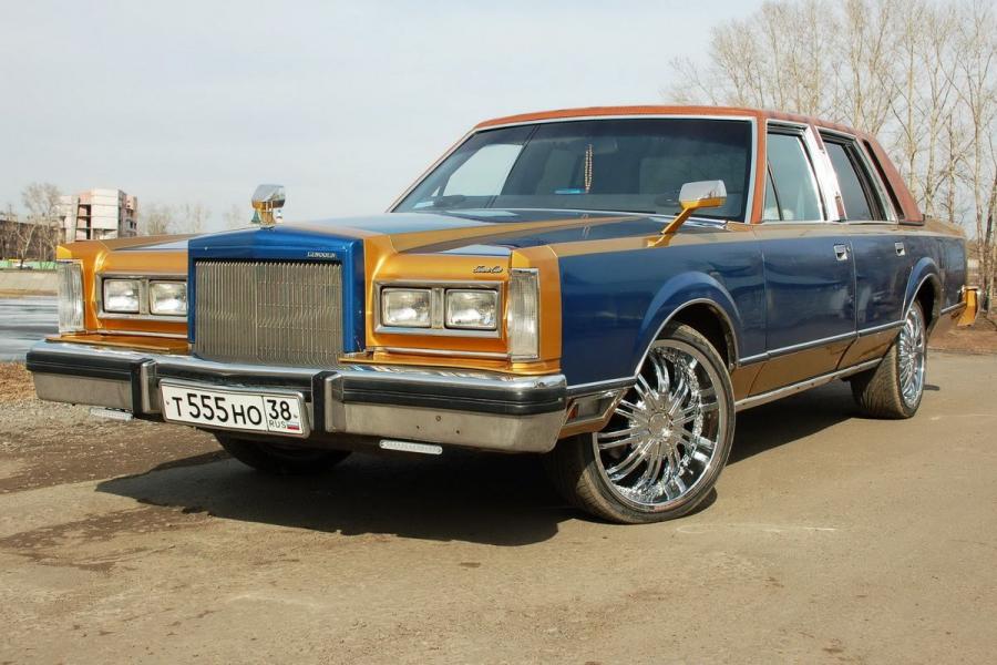  Lincoln Town Car 1981 года  (фото 15 из 20)